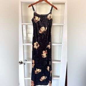 SHEIN Black and Gold Floral Velvet Maxi Dress Size Small